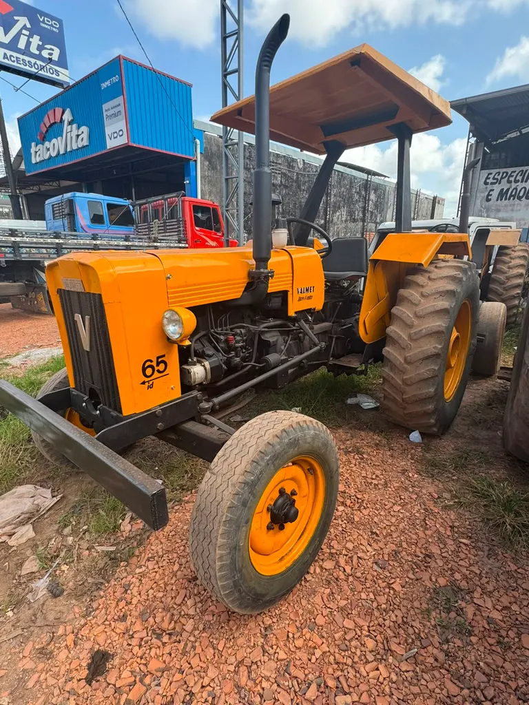 Trator Valmet 65 ID usado 4x2 com toldo, à venda em Castanhal, no Pará